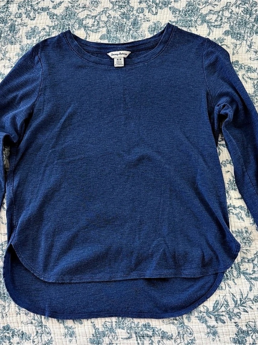Tommy Bahama Long Sleeve Curved Hem Top in Blue Size Medium